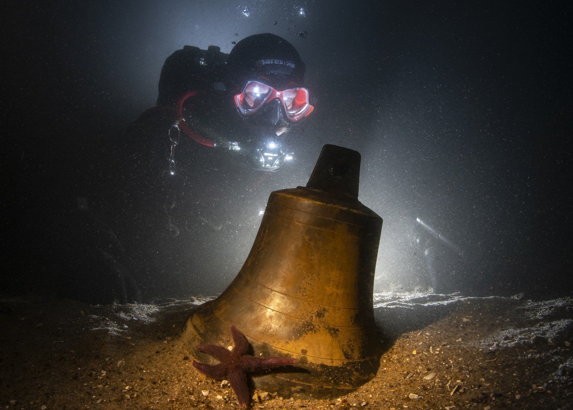 Unterwasser Meeresarchäologie Citizen Science Schiffsglocke am Meeresgrund